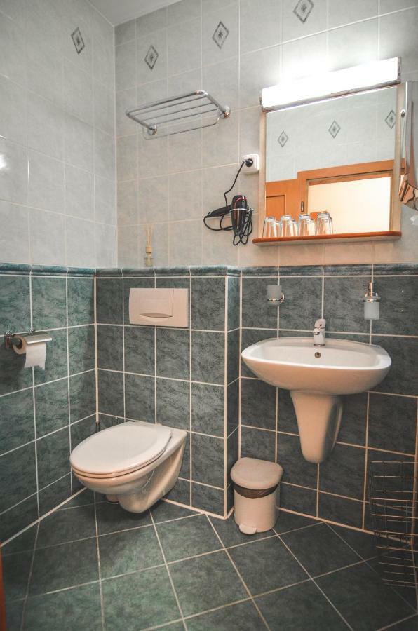 Penzion Pod Radnici Hustopeče エクステリア 写真